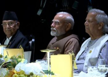 India Bangladesh News: PM मोदी और यूनुस की मुलाकात, BIMSTEC डिनर में साथ नजर आए, क्या थमेगी भारत-बांग्लादेश तनातनी?