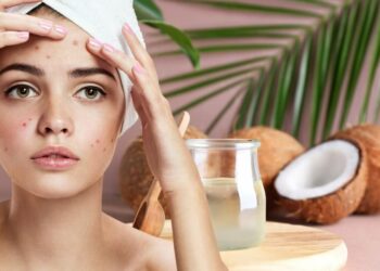 Coconut Oil for Face Overnight: रात को नारियल तेल लगाकर सोने से होंगे ये चमत्कारी फायदे, स्किन हो जाएगी ग्लास जैसी चमकदार!