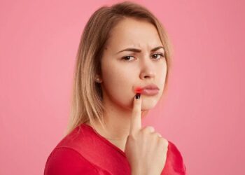 Nutritional Deficiency Signs: आपके होंठ बता रहे हैं आपकी सेहत का राज़! इन 5 संकेतों को नजरअंदाज न करें