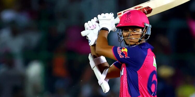 IPL 2025: 14 साल के वैभव सूर्यवंशी ने ठोका तूफानी शतक, यूसुफ पठान का 15 साल पुराना रिकॉर्ड तोड़ा!