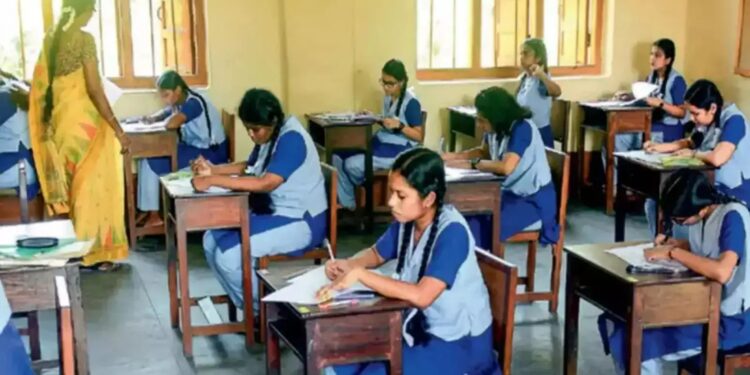 Legal Education In Schools: स्कूलों में पढ़ाया जाएगा कानून! मंत्री ने कहा – 8वीं से मिलनी चाहिए लीगल नॉलेज
