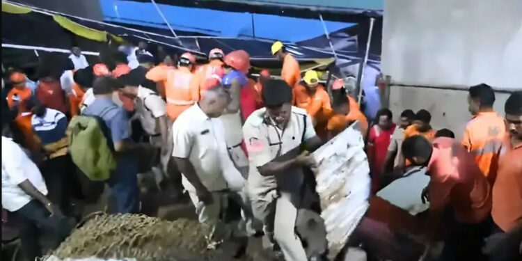 Andhra Pradesh: विशाखापत्तनम में 20 फुट लंबी दीवार गिरने से हुई 7 लोगों की मौत, अन्य चार हुए घायल