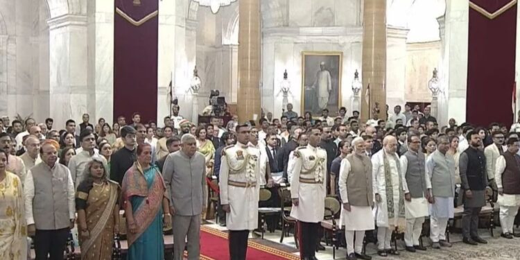 Padma Awards 2025: सुजुकी से लेकर पंकज उधास तक, राष्ट्रपति मुर्मू ने इन 71 हस्तियों को किया सम्मानित – देखें पूरी लिस्ट!