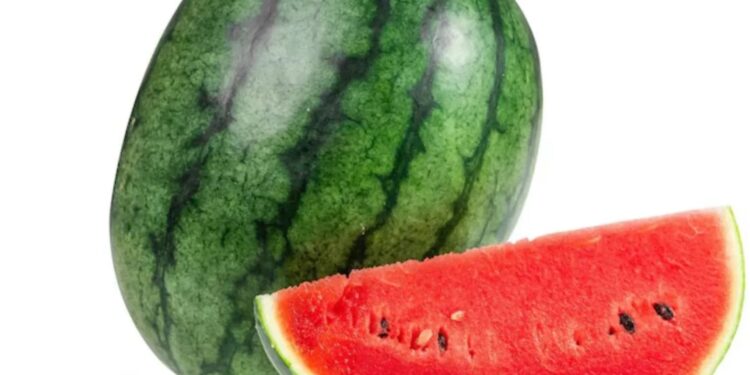How to Identify Fake Watermelon: नकली तरबूज से बढ़ रहा कैंसर का खतरा! खरीदते वक्त बरतें ये सावधानियां
