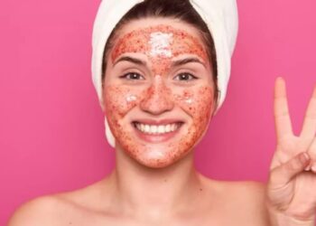 Sugar Scrub for Glowing Skin: चीनी से पाएं बेदाग-निखरी त्वचा! घर पर बनाएं ये आसान स्क्रब, जानें शानदार फायदे