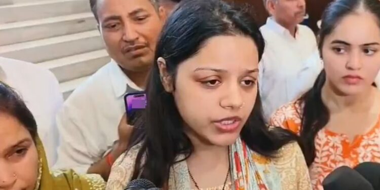 Hemanshi Narwal viral video: पति की शहादत के बाद भी नहीं टूटी हिमांशी! बोलीं- ‘ना मुसलमान दोषी, ना कश्मीरी दुश्मन’
