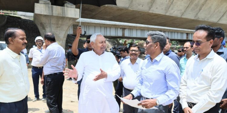 Nitish Kumar News: CM नीतीश का JP गंगापथ दौरा: कच्ची दरगाह-बिदुपुर पुल निर्माण में तेजी का निर्देश, ट्रैफिक जाम से मिलेगी राहत!
