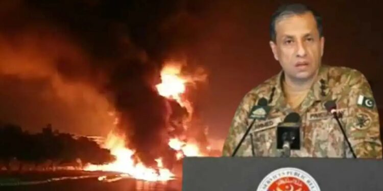 India-Pak Tension: पाक ने लगाए भारत पर एयरबेस अटैक के आरोप, तीन ठिकानों पर धमाके, पूरे हवाई क्षेत्र को किया बंद!