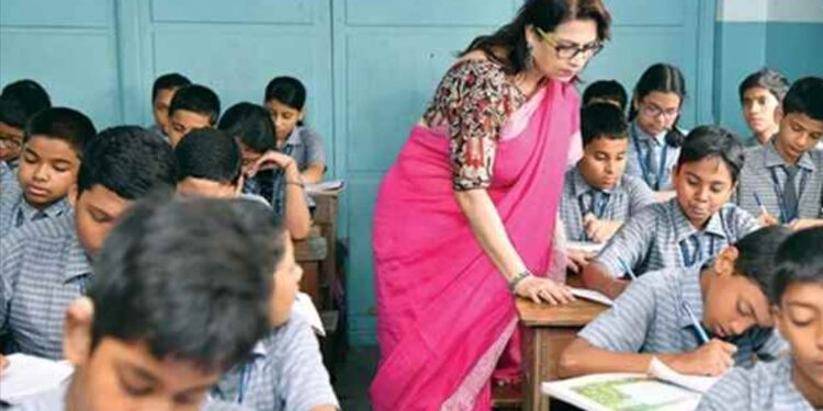 Bihar Teacher Salary Update: अब पहले मिलेगा शिक्षकों को वेतन, अफसर करेंगे इंतज़ार! शिक्षा विभाग ने जारी किया कड़ा आदेश
