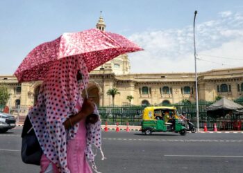 Weather Update: दिल्ली-राजस्थान में पड़ेगी भीषण गर्मी, उत्तर प्रदेश के 13 जिलों के लिए मौसम विभाग का अलर्ट