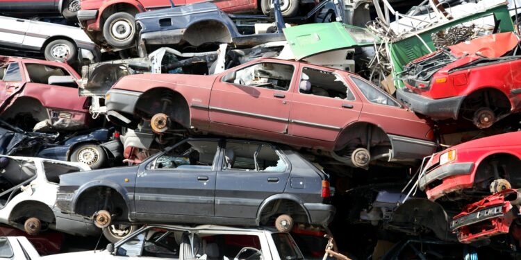 Vehicle Scraping Policy Bihar: 15 साल पुरानी गाड़ी स्क्रैप कराएं और पाएं भारी छूट! जानिए सरकार की नई योजना