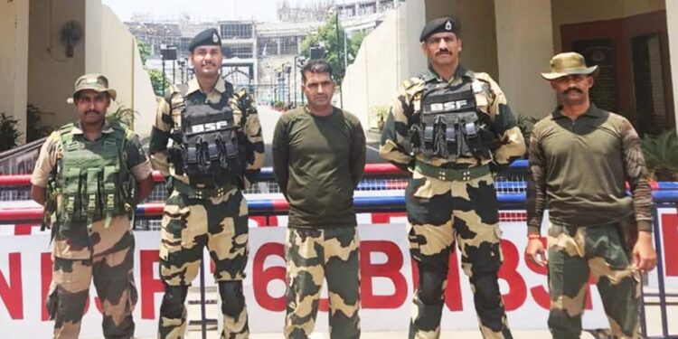Pakistan Returns BSF Jawan: पाकिस्तान से रिहा हुए BSF जवान की मानसिक हालत खराब! तीन हफ्ते की हिरासत में आंखों पर पट्टी, बाथरूम तक नहीं जाने दिया
