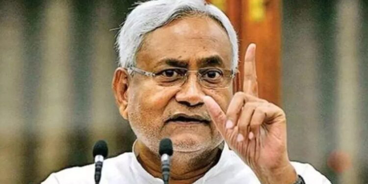 Bihar Revenue Department News: हड़ताली राजस्व कर्मचारियों पर सरकार सख्त! लैपटॉप जब्ती से लेकर संविदा बहाली तक जारी हुआ आदेश