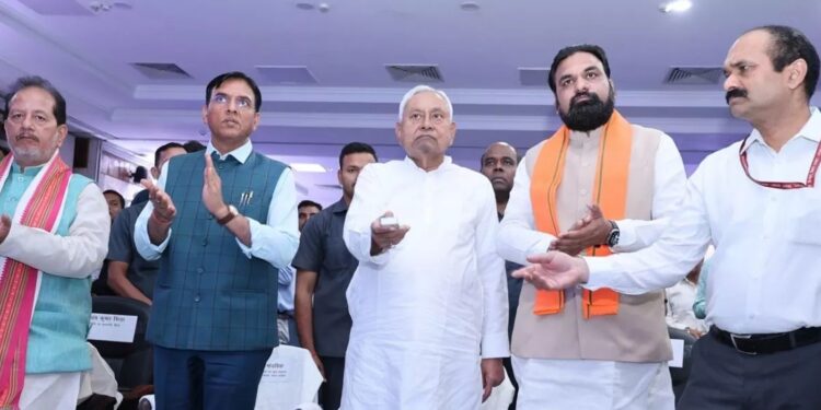 CM Nitish Sports Promotion: CM नीतीश ने ‘खेलो इंडिया यूथ गेम्स 2025’ का लिया जायजा, खिलाड़ियों से की मुलाकात, बोले- बिहार अब खेलों में भी बनेगा नंबर 1!