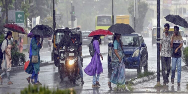 Delhi NCR Weather: दिल्ली-NCR में आज फिर बरसेगी बारिश! IMD ने जारी किया ऑरेंज अलर्ट, 60 km/h तक चल सकती हैं तेज हवाएं