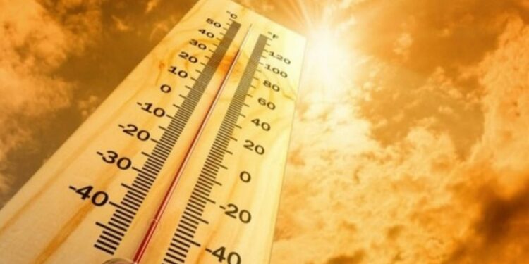 Delhi NCR Weather Update: उत्तर भारत में भीषण गर्मी का कहर! दिल्ली-यूपी में लू और आंधी, जानिए कब मिलेगी राहत?