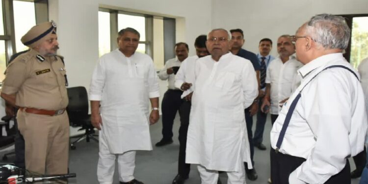 Bihar News: CM नीतीश कुमार ने पटेल भवन में गृह और आपदा प्रबंधन विभाग का किया निरीक्षण, कानून व्यवस्था और आपदा प्रबंधन पर दिए सख्त निर्देश
