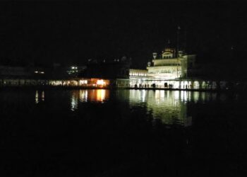 Operation Sindoor: अमृतसर-गुरदासपुर में धमाकों के बाद फिर ब्लैकआउट! लोगों से घरों में रहने की अपील