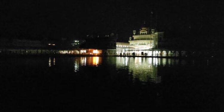 Operation Sindoor: अमृतसर-गुरदासपुर में धमाकों के बाद फिर ब्लैकआउट! लोगों से घरों में रहने की अपील