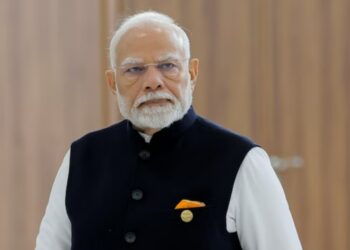 India Pakistan War 2025: “कार की टंकी फुल कर लो” मैसेज से मचा हड़कंप! सरकार की सफाई- पेट्रोल-राशन की कोई कमी नहीं, न घबराएं न खरीददारी करें!
