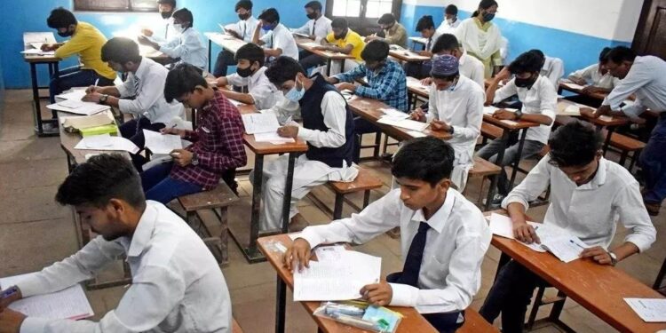 Bihar School News: बिहार के सभी स्कूलों में कल होगी बड़ी मीटिंग! अभिभावकों से मांगे जाएंगे सुझाव, जानें वजह