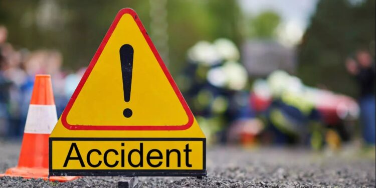 Raipur Road Accident: छत्तीसगढ़ में भीषण सड़क हादसा, ट्रक-ट्रेलर की टक्कर में 13 की मौत