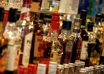 जनआक्रोश के सामने झुकी व्यवस्था: उत्तराखंड में शराब की दुकानों पर लगी रोक और उसके दूरगामी असर