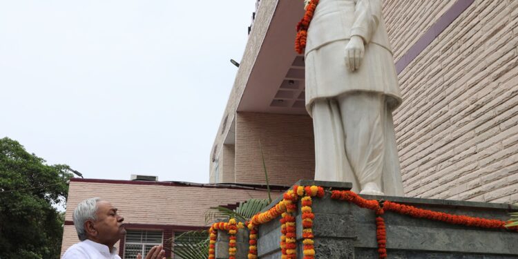 Nitish Kumar Foundation Stone: नीतीश कुमार ने पटना में 13 करोड़ की परियोजनाओं का किया शिलान्यास, 20 सहायक प्राध्यापकों को सौंपे नियुक्ति पत्र