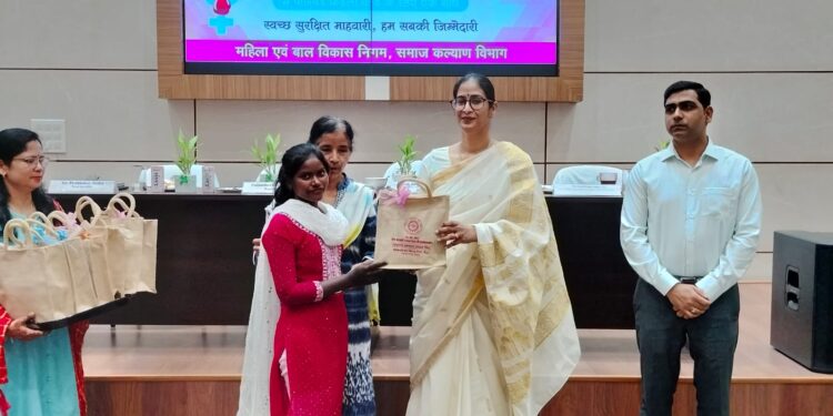 Mahwari Swachhta Diwas 2025: बिहार के हर स्कूल में लगेगी सैनिटरी पैड वेंडिंग मशीन, बंदना प्रेयषी ने की बड़ी घोषणा!