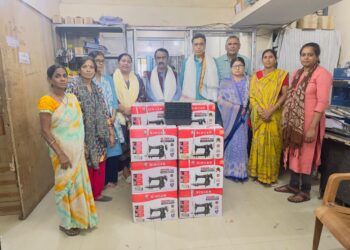 Women Empowerment Bihar: गौरव राय की अनोखी पहल! 224 महिलाओं को दी गई सिलाई मशीन, अब बदल रही है गांव की तस्वीर