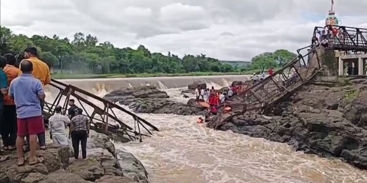Indrayani River Bridge Collapse : महाराष्ट्र में बड़ा हादसा: इंद्रायणी नदी पर पुल ढहने से 3 की मौत, 32 घायल – जानिए कैसे हुआ ये भीषण हादसा!