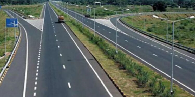 Bihar Road Development 2025: 20 साल में दोगुनी रफ्तार से बदला बिहार! नीतीश कुमार के राज में 26,000 KM सड़कें बनीं, 5 एक्सप्रेसवे पर काम जारी