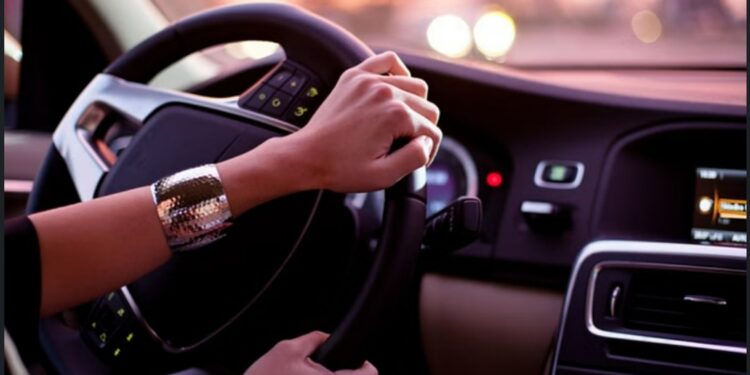 Bihar Women Driving License Statistics 2025: अब गियर संभाल रही हैं बिहार की बेटियां! 1.29 लाख महिलाएं बनीं ड्राइविंग लाइसेंस धारक