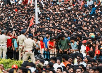 Bengaluru RCB Victory Death: RCB जीत पर मातम! बेंगलुरु भगदड़ में 11 की मौत, सीएम ने दिए सख्त आदेश – पुलिस कमिश्नर समेत कई अफसर सस्पेंड