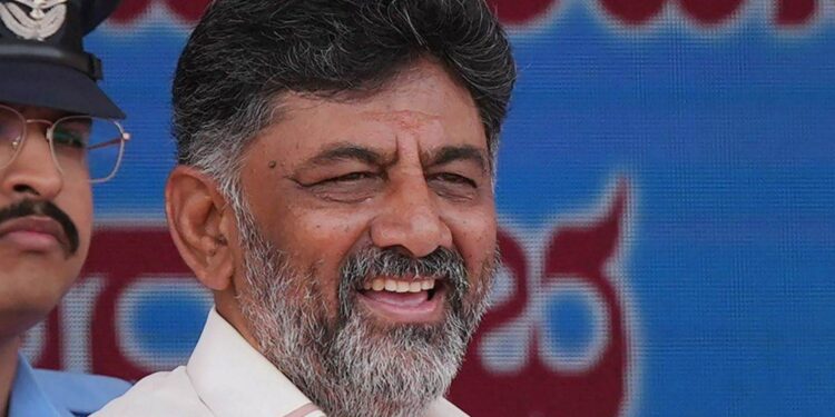 Karnataka Politics: डीके शिवकुमार को सीएम बनाने की अटकलें फिर तेज, कांग्रेस विधायक का बयान बना चर्चा का विषय