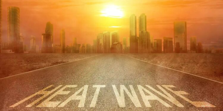 सुलगती धरती, थकते श्रमिक: भारत के हीटवेव संकट और जलवायु परिवर्तन की चुनौती