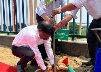 Vishwa Paryavaran Diwas 2025 Bihar: बिहार के स्कूलों में अब लगेगा हरियाली का पाठ! शिक्षा विभाग के एसीएस ने गंगा पथ पर किया वृक्षारोपण