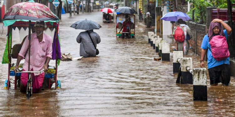 Delhi Monsoon Update: दिल्ली-यूपी में उमस से हाहाकार, पहाड़ों पर आफत की बारिश! कब आएगा मानसून? जानिए मौसम विभाग की ताज़ा भविष्यवाणी