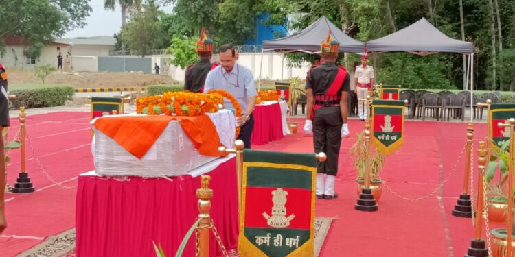 Snow Leopard Operation 2025: Snow Leopard ऑपरेशन में बिहार के सपूत की शहादत! देवकिशोर साह को अंतिम सलामी, पटना एयरपोर्ट पर उमड़ा जनसैलाब