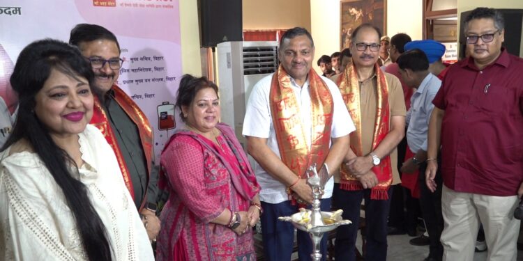 बिहार के IAS, IPS और IFS अफसरों ने दिखाया मानवता का जज्बा, विश्व रक्तदान दिवस पर 207 यूनिट रक्तदान