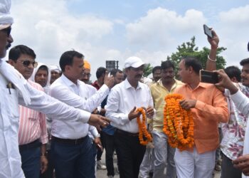 Dinesh Kumar Rai : रोहतास में ऐतिहासिक स्वागत! प्रोन्नत सचिव दिनेश कुमार राय का 1200 गाड़ियों के काफिले के साथ भव्य सम्मान समारोह | देखें तस्वीरें