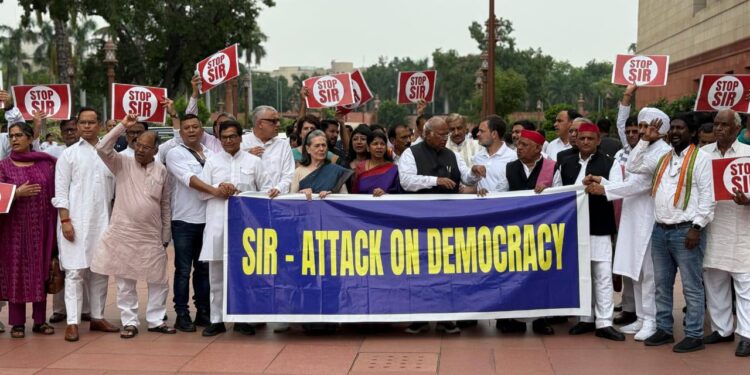 SIR: लोकतंत्र पर हमला या मतदाता अधिकारों की चोरी?