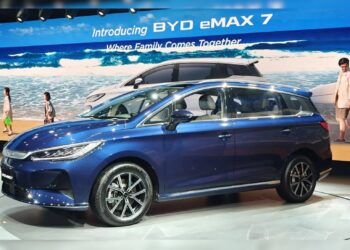 BYD Emax 7 Vs Kia Clavis EV: कौनसी इलेक्ट्रिक MPV है ज्यादा दमदार? किआ क्लाविस EV Vs BYD ईमैक्स 7, कौन सी EV है भारत की असली MPV किंग?