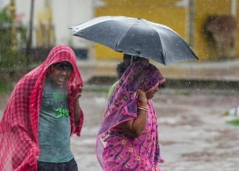 UP Weather Update: UP में मानसून का कहर! 1 जुलाई से मचेगा बारिश का हाहाकार, बिजली गिरने और जलभराव की चेतावनी