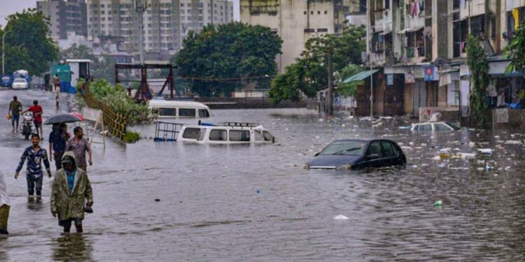IMD Alert: अगले तीन दिन इन राज्यों में मूसलधार बारिश का अलर्ट, IMD ने दी चेतावनी, बाढ़ का बढ़ा खतरा