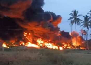 Tamil Nadu Train Fire: चेन्नई से डीज़ल ला रही मालगाड़ी में लगी भीषण आग, 5 टैंकर जलकर राख, कई ट्रेनें रोकी गईं!