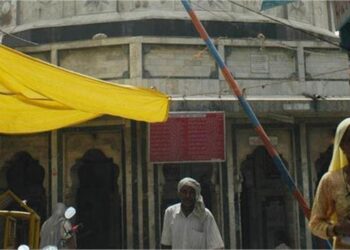 दिल्ली: कालका जी मंदिर में श्रद्धालु और पुजारी के बीच झड़प, इलाज के दौरान पुजारी की मौत