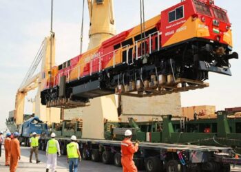 Bihar Rail News: बिहार का मढ़ौरा रेल कारखाना बना ‘मेक इन इंडिया’ का गौरव, गिनी के लिए रवाना हुए 4500 HP के शक्तिशाली इंजन!