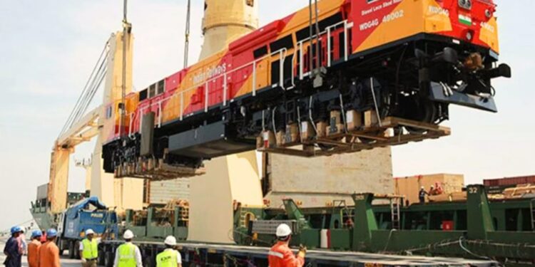 Bihar Rail News: बिहार का मढ़ौरा रेल कारखाना बना ‘मेक इन इंडिया’ का गौरव, गिनी के लिए रवाना हुए 4500 HP के शक्तिशाली इंजन!