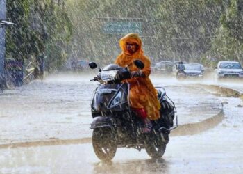 UP Weather Update: उमस से कब मिलेगी राहत? जानें किन जिलों में होगी बारिश और कहां बना बाढ़ का खतरा